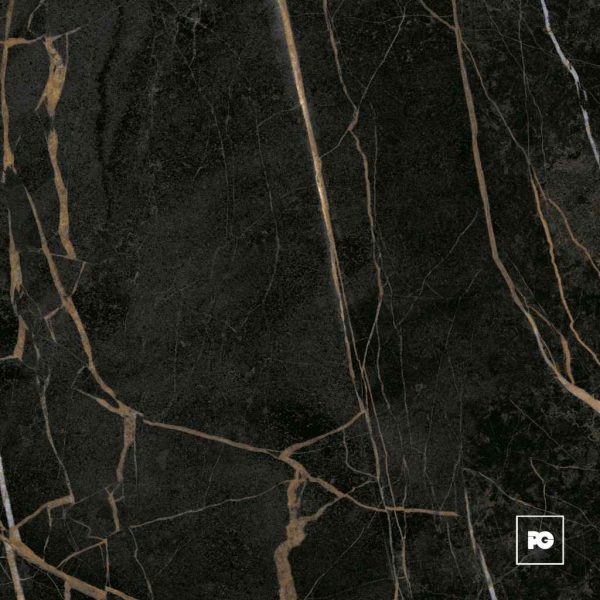Piso ceramico color negro-60x60-brillante-interior-aster-vitromex-ok | Plomería García Dark marble texture with gold veins, bottom-right logo overlaid in a white square.