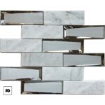 Malla decorativa de vidrio y mármol holly 30 x 30 cm-tiles-ok | Plomería García Staggered brick-pattern backsplash made of white marble tiles with gray veining and glossy mirrored tiles.