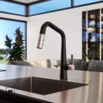 Monomando para cocina-asari-negro_cromo-gt529asrbgs-pfister-2-ok | Plomería García Modern black kitchen faucet with brushed metal spout over a stainless sink in a bright, open-plan kitchen setting.